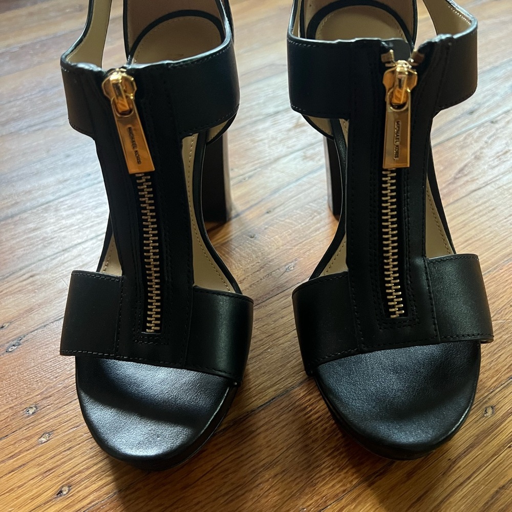 Michael Kors Berkeley Platform Sandal Heel in Black with Gold Zipper - Picture 3 of 5
